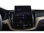 Volvo XC60 T8 Plug-in hybrid AWD Ultra Dark | Bowers&Wilkins | Luchtvering | 22 Inch | Gelaagd Glas | Trekhaak | Donkere Hemel | Panoramadak | Adaptive Cruise | BLIS