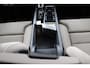 Volvo XC60 T8 Plug-in hybrid AWD Ultra Dark | Bowers&Wilkins | Luchtvering | 22 Inch | Gelaagd Glas | Trekhaak | Donkere Hemel | Panoramadak | Adaptive Cruise | BLIS