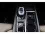 Volvo XC60 T8 Plug-in hybrid AWD Ultra Dark | Bowers&Wilkins | Luchtvering | 22 Inch | Gelaagd Glas | Trekhaak | Donkere Hemel | Panoramadak | Adaptive Cruise | BLIS