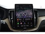 Volvo XC60 T8 Plug-in hybrid AWD Ultra Dark | Bowers&Wilkins | Luchtvering | 22 Inch | Gelaagd Glas | Trekhaak | Donkere Hemel | Panoramadak | Adaptive Cruise | BLIS