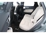 Volvo XC60 T8 Plug-in hybrid AWD Ultra Dark | Bowers&Wilkins | Luchtvering | 22 Inch | Gelaagd Glas | Trekhaak | Donkere Hemel | Panoramadak | Adaptive Cruise | BLIS