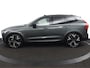 Volvo XC60 T8 Plug-in hybrid AWD Ultra Dark | Bowers&Wilkins | Luchtvering | 22 Inch | Gelaagd Glas | Trekhaak | Donkere Hemel | Panoramadak | Adaptive Cruise | BLIS