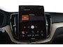 Volvo XC60 T8 Plug-in hybrid AWD Ultra Dark | Bowers&Wilkins | Luchtvering | 22 Inch | Gelaagd Glas | Trekhaak | Donkere Hemel | Panoramadak | Adaptive Cruise | BLIS