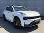 Lynk & Co 01 1.5 Core Black Edition | GRATIS TREKHAAK | Nieuw Model | Achteruitrijcamera | Parkeersensoren | Stoelverwarming | Apple Carplay | Android Auto | Navigatie | Adaptieve Cruise Control |