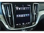 Volvo V60 T8 Recharge AWD Inscription | Semi-Electrische Wegklapbare Trekhaak | Panoramadak | Verwarmbare voorstoelen en stuurwiel | Adaptieve cruise control | Apple carplay/Android auto | Keyless Entree | Parkeer sensoren voor + achter | Parkeercamera