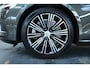 Volvo V60 T8 Recharge AWD Inscription | Semi-Electrische Wegklapbare Trekhaak | Panoramadak | Verwarmbare voorstoelen en stuurwiel | Adaptieve cruise control | Apple carplay/Android auto | Keyless Entree | Parkeer sensoren voor + achter | Parkeercamera