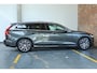 Volvo V60 T8 Recharge AWD Inscription | Semi-Electrische Wegklapbare Trekhaak | Panoramadak | Verwarmbare voorstoelen en stuurwiel | Adaptieve cruise control | Apple carplay/Android auto | Keyless Entree | Parkeer sensoren voor + achter | Parkeercamera