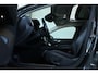 Volvo V60 T8 Recharge AWD Inscription | Semi-Electrische Wegklapbare Trekhaak | Panoramadak | Verwarmbare voorstoelen en stuurwiel | Adaptieve cruise control | Apple carplay/Android auto | Keyless Entree | Parkeer sensoren voor + achter | Parkeercamera