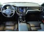 Volvo V60 T8 Recharge AWD Inscription | Semi-Electrische Wegklapbare Trekhaak | Panoramadak | Verwarmbare voorstoelen en stuurwiel | Adaptieve cruise control | Apple carplay/Android auto | Keyless Entree | Parkeer sensoren voor + achter | Parkeercamera