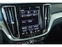 Volvo V60 T8 Recharge AWD Inscription | Semi-Electrische Wegklapbare Trekhaak | Panoramadak | Verwarmbare voorstoelen en stuurwiel | Adaptieve cruise control | Apple carplay/Android auto | Keyless Entree | Parkeer sensoren voor + achter | Parkeercamera