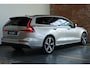 Volvo V60 T6 Plug-in hybrid AWD Essential | Lederen bekleding | BLIS | Parkeersensoren voor + achter | 19'' Lichtmetalen velgen | Stoelverwarming | Google Infotainment | Cruise control adaptief | Parkeercamera