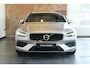 Volvo V60 T6 Plug-in hybrid AWD Essential | Lederen bekleding | BLIS | Parkeersensoren voor + achter | 19'' Lichtmetalen velgen | Stoelverwarming | Google Infotainment | Cruise control adaptief | Parkeercamera
