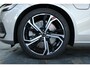 Volvo V60 T6 Plug-in hybrid AWD Essential | Lederen bekleding | BLIS | Parkeersensoren voor + achter | 19'' Lichtmetalen velgen | Stoelverwarming | Google Infotainment | Cruise control adaptief | Parkeercamera