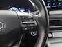 Hyundai Kona Electric EV Fashion 64 kWh | SOH 96% | Trekhaak | HUD | Navigatie | Ele. verstelbare stoelen | Camera | DAB | Apple CarPlay/Android Auto | Stoel/Stuurverwarming | Adaptieve Cruise Control | KRELL Audio |