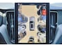 Volvo XC60 T6 Recharge AWD Black Edition Plus - Panorama/schuifdak - IntelliSafe Assist & Surround - 360º Camera - Harman/Kardon audio - Verwarmde voorstoelen, stuur & achterbank - Parkeersensoren voor & achter - Elektr. bedienb. voorstoelen met geheugen - Head up display - Draadloze tel. lader - Extra getint glas - Inklapbare trekhaak - 21' LMV