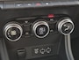 Renault Captur 1.3 TCe 140 Intens / Achteruitrijcamera / Apple Carplay Android Auto / Trekgewicht 1500 kg / Cruise control / Keyless Entry/Start / Draadloze telefoon lader / Navigatie / Parkeersensoren voor en achter / Climate control /
