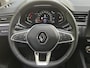 Renault Captur 1.3 TCe 140 Intens / Achteruitrijcamera / Apple Carplay Android Auto / Trekgewicht 1500 kg / Cruise control / Keyless Entry/Start / Draadloze telefoon lader / Navigatie / Parkeersensoren voor en achter / Climate control /