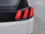 Peugeot 5008 SUV Active 130pk Automaat | 7 Zitplaatsen | Navigatie | Achteruitrijcamera | Grip Control | Climate Control | Cruise Control | Parkeersensoren | Bluetooth | DAB+ radio | Apple Carplay / Android Auto | Trekhaak | 18" lichtmetalen velgen |