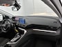 Peugeot 5008 SUV Active 130pk Automaat | 7 Zitplaatsen | Navigatie | Achteruitrijcamera | Grip Control | Climate Control | Cruise Control | Parkeersensoren | Bluetooth | DAB+ radio | Apple Carplay / Android Auto | Trekhaak | 18" lichtmetalen velgen |
