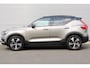 Volvo XC40 T4 Recharge R-Design | Lederen/Stof Bekleding | Electronic Climate Controle | Voorstoelen + Stuurwiel Verwarmend | Achteruitrijcamera Parkeersensor Voor | Cruise Control Adaptief Met Stop&Go En Stuurhulp | Apple Carplay/Android Auto | DAB Ontvanger | Dakrails | Extra Getint Glas |
