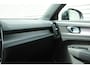 Volvo XC40 T4 Recharge R-Design | Lederen/Stof Bekleding | Electronic Climate Controle | Voorstoelen + Stuurwiel Verwarmend | Achteruitrijcamera Parkeersensor Voor | Cruise Control Adaptief Met Stop&Go En Stuurhulp | Apple Carplay/Android Auto | DAB Ontvanger | Dakrails | Extra Getint Glas |