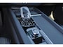 Volvo XC60 T6 Recharge AWD Plus Dark - IntelliSafe Assist & Surround - Harman/Kardon audio - Parkeercamera achter - Verwarmde voorstoelen, stuur & achterbank - Parkeersensoren voor & achter - Elektr. bedienb. voorstoelen met geheugen - Draadloze tel. lader - Extra getint glas - 21' LMV