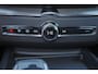 Volvo XC60 T6 Recharge AWD Plus Dark - IntelliSafe Assist & Surround - Harman/Kardon audio - Parkeercamera achter - Verwarmde voorstoelen, stuur & achterbank - Parkeersensoren voor & achter - Elektr. bedienb. voorstoelen met geheugen - Draadloze tel. lader - Extra getint glas - 21' LMV