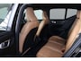 Volvo XC40 T4 Inscription - Harman/Kardon audio - Parkeercamera achter - Verwarmde voorstoelen - Parkeersensoren voor & achter - Elektr. bedienb. voorstoelen met geheugen links - Draadloze tel. lader - Cruise control - Extra getint glas - Inklapbare trekhaak - 18' LMV