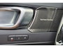 Volvo XC40 T4 Inscription - Harman/Kardon audio - Parkeercamera achter - Verwarmde voorstoelen - Parkeersensoren voor & achter - Elektr. bedienb. voorstoelen met geheugen links - Draadloze tel. lader - Cruise control - Extra getint glas - Inklapbare trekhaak - 18' LMV