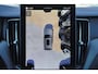 Volvo XC60 T6 Recharge AWD Plus Black Edition - Panorama/schuifdak - IntelliSafe Assist & Surround - 360º Camera - Harman/Kardon audio - Adaptieve LED koplampen - Verwarmde voorstoelen, stuur & achterbank - Parkeersensoren voor & achter - Elektr. bedienb. voorstoelen met geheugen - Head up display - Draadloze tel. lader - Extra getint glas - 21' LMV