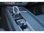 Volvo XC60 T6 Recharge AWD Plus Black Edition - Panorama/schuifdak - IntelliSafe Assist & Surround - 360º Camera - Harman/Kardon audio - Adaptieve LED koplampen - Verwarmde voorstoelen, stuur & achterbank - Parkeersensoren voor & achter - Elektr. bedienb. voorstoelen met geheugen - Head up display - Draadloze tel. lader - Extra getint glas - 21' LMV