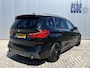 BMW 2-Serie Gran Tourer 220i Automaat 7-persoons High Executive Launch Edition M-Sport Trekhaak leder Panoramadak Navigatie Head-Up Sportstoelen Leder Led 18 Inch Velgen NL Auto