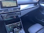 BMW 2-Serie Gran Tourer 220i Automaat 7-persoons High Executive Launch Edition M-Sport Trekhaak leder Panoramadak Navigatie Head-Up Sportstoelen Leder Led 18 Inch Velgen NL Auto