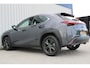 Lexus UX 250h | Incl. 12 maanden garantie | Achteruitrijcamera | Keyless entry/start | Climate controle | Cruise controle | Lane Assist | DAB | Draadloze telefoonlader | Apple CarPlay/Android Auto |