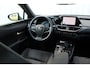 Lexus UX 250h | Incl. 12 maanden garantie | Achteruitrijcamera | Keyless entry/start | Climate controle | Cruise controle | Lane Assist | DAB | Draadloze telefoonlader | Apple CarPlay/Android Auto |