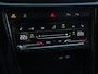 Volkswagen T-Roc 1.5 TSI 150pk Automaat R-Line Navigatie Apple Carplay/Android Auto Camera Parkeersensoren Adaptive Cruise Control Stoelverwarming Virtual Cockpit Elektrische achterklep Getinte ramen Climate Control