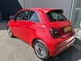 Fiat 500e 24 kWh RED Achteruitrijcamera - Airco - Navigatie - Parkeersensoren achter - Apple carplay - Bluetooth - Cruise control - Keyless start - Led verlichting - Stuur multifunctioneel - Rijstrooksensor - Elektrische ramen