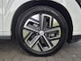 Hyundai Kona Electric EV Premium 64 kWh / Dealer onderhouden / SOH 97,90% / Fabrieksgarantie tot 03-2027 / CCS snelladen / All season banden / Head Up Display / Warmtepomp / Adaptief cruise control / Stoelverwarming / Achteruitrijcamera / Apple Carplay Android Auto /