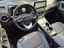 Hyundai Kona Electric EV Premium 64 kWh / Dealer onderhouden / SOH 97,90% / Fabrieksgarantie tot 03-2027 / CCS snelladen / All season banden / Head Up Display / Warmtepomp / Adaptief cruise control / Stoelverwarming / Achteruitrijcamera / Apple Carplay Android Auto /