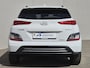 Hyundai Kona Electric EV Premium 64 kWh / Dealer onderhouden / SOH 97,90% / Fabrieksgarantie tot 03-2027 / CCS snelladen / All season banden / Head Up Display / Warmtepomp / Adaptief cruise control / Stoelverwarming / Achteruitrijcamera / Apple Carplay Android Auto /