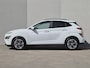 Hyundai Kona Electric EV Premium 64 kWh / Dealer onderhouden / SOH 97,90% / Fabrieksgarantie tot 03-2027 / CCS snelladen / All season banden / Head Up Display / Warmtepomp / Adaptief cruise control / Stoelverwarming / Achteruitrijcamera / Apple Carplay Android Auto /