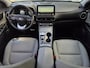 Hyundai Kona Electric EV Premium 64 kWh / Dealer onderhouden / SOH 97,90% / Fabrieksgarantie tot 03-2027 / CCS snelladen / All season banden / Head Up Display / Warmtepomp / Adaptief cruise control / Stoelverwarming / Achteruitrijcamera / Apple Carplay Android Auto /
