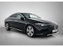 Mercedes-Benz CLA 200 Business Solution Luxury 58 kWh | Winterpakket | Warmtewerend, donkergetint glas | Massagefunctie | Vast panoramadak | Sierdelen openporig bruin eikenhout met aluminium lijnen | 18 inch vijfspaaks lichtmetalen velgen |