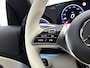 Mercedes-Benz CLA 200 Business Solution Luxury 58 kWh | Winterpakket | Warmtewerend, donkergetint glas | Massagefunctie | Vast panoramadak | Sierdelen openporig bruin eikenhout met aluminium lijnen | 18 inch vijfspaaks lichtmetalen velgen |