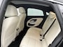 Mercedes-Benz CLA 200 Business Solution Luxury 58 kWh | Winterpakket | Warmtewerend, donkergetint glas | Massagefunctie | Vast panoramadak | Sierdelen openporig bruin eikenhout met aluminium lijnen | 18 inch vijfspaaks lichtmetalen velgen |