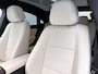 Mercedes-Benz CLA 200 Business Solution Luxury 58 kWh | Winterpakket | Warmtewerend, donkergetint glas | Massagefunctie | Vast panoramadak | Sierdelen openporig bruin eikenhout met aluminium lijnen | 18 inch vijfspaaks lichtmetalen velgen |