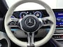 Mercedes-Benz CLA 200 Business Solution Luxury 58 kWh | Winterpakket | Warmtewerend, donkergetint glas | Massagefunctie | Vast panoramadak | Sierdelen openporig bruin eikenhout met aluminium lijnen | 18 inch vijfspaaks lichtmetalen velgen |