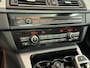 BMW Overige 5-serie- 520i M-Pakket Automaat Panodak,Apple Carpl,Cruise Cont,Camera A,Climate Cont,Stoel verwarm,Elektr A klep,Trekhaak,19"