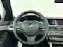 BMW Overige 5-serie- 520i M-Pakket Automaat Panodak,Apple Carpl,Cruise Cont,Camera A,Climate Cont,Stoel verwarm,Elektr A klep,Trekhaak,19"