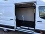 Ford Transit 350 2.0 TDCI L4H3 Trend RWD | 130pk | Navigatiesysteem SYNC4 | Stoelverwarming  | Elektrisch inklapbare buitenspiegels | Elektrisch verstelbare bestuurdersstoel | Passagiersairbag | Allweather banden | Laadruimte beschermingspakket | 150 watt/230V aansluitpunt tussen voorstoelen | Handmatige regeneratie roetfilter | Reservewiel | Centrale dubbele vergrendeling | LED Downlighter
